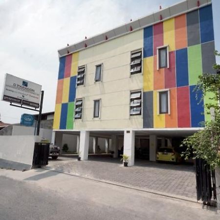 Dparagon Mt Haryono Hostel Semarang Kültér fotó